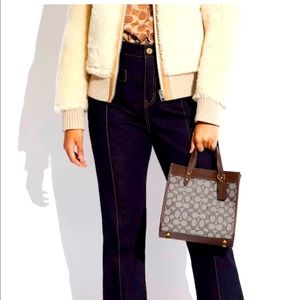 COACH FIELD TOTE 22 IN SIGNATURE JACQUARD (BRAND NEW)